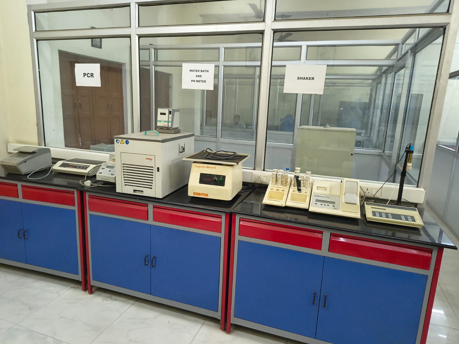 Genomics Core Lab Image